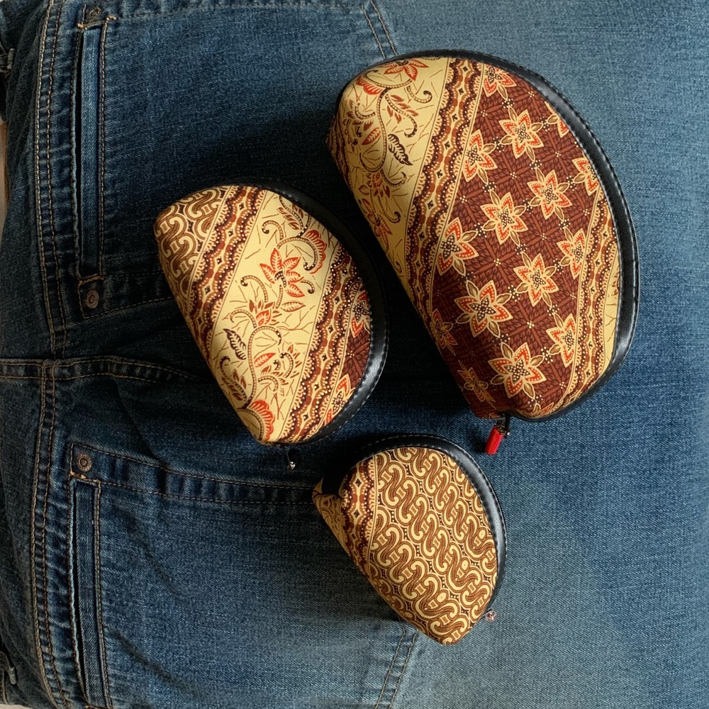 Fashionable cosmetic bags Silk/synthetic material